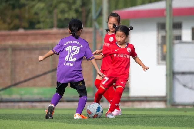 皇马2-0领先！小将西里亚破门，卡马文加助攻